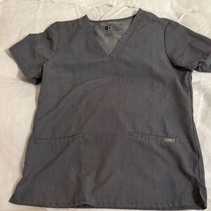 FIGS Women’s V-Neck Scrub Top in Charcoal size small